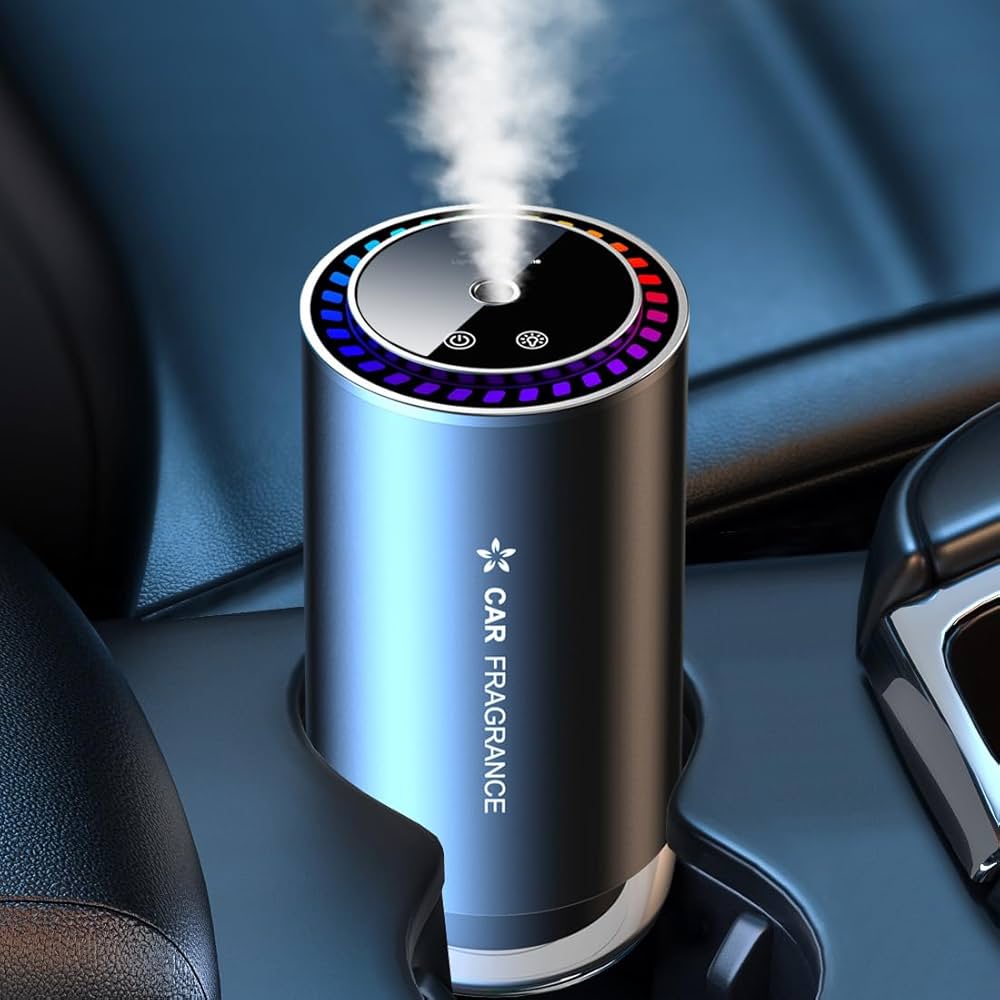 Diffuseur Voiture avec 50ml Parfum (Cologne), Sent Bon Diffuseur Électrique, On/Off Automatique, Atomiseur Ultrasonique, 3 Modes, Batterie Intégrée, Diffuseur d'Arômes pour Voiture Durée 5 Mois BJ-577
